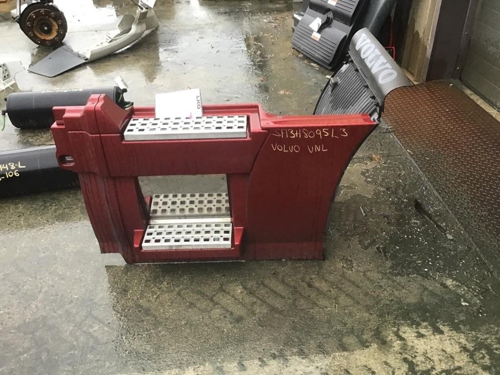 For 2013 VOLVO VNL SIDE FAIRING Left ,  MD