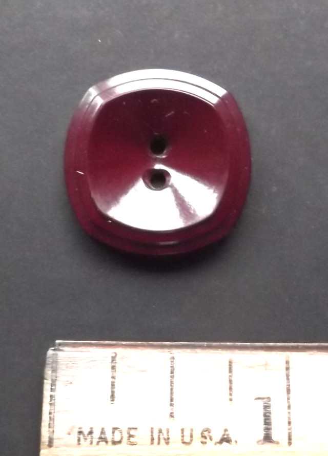 Colt #8  button Burgundy ~3/4" very good condition design confirmed