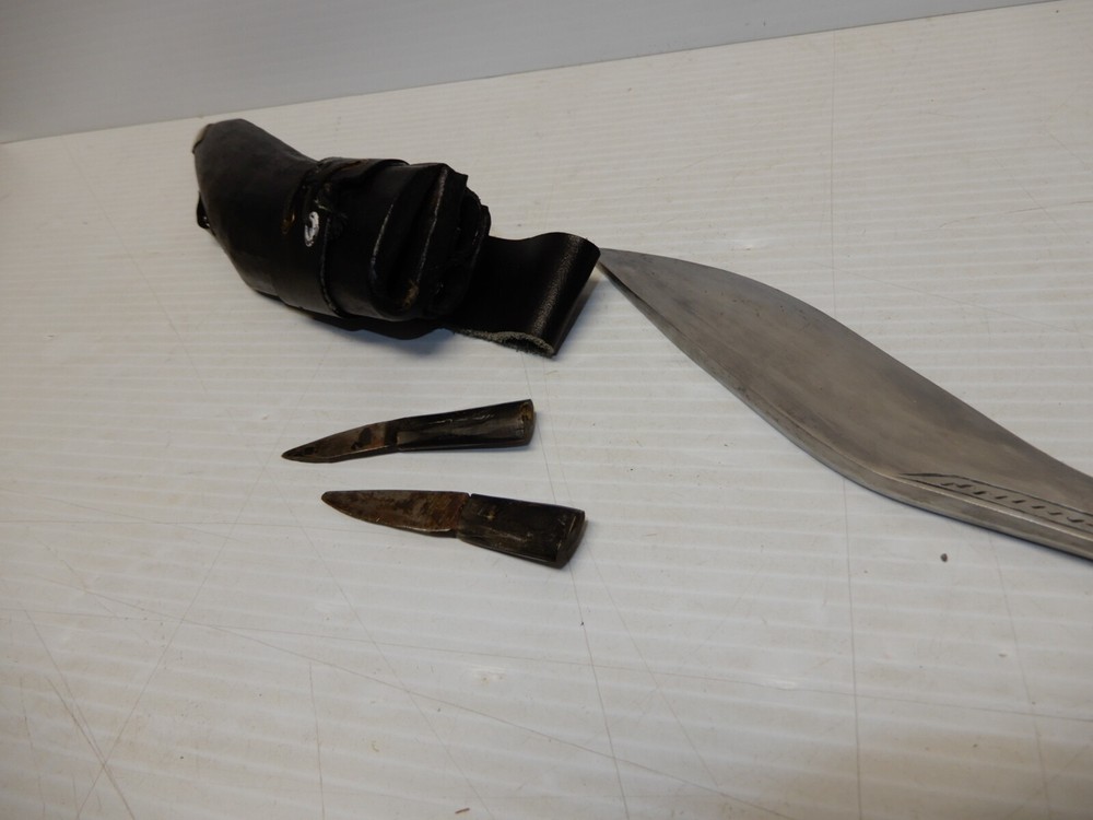 VINTAGE MIDDLE EASTERN CAMEL KNIFE
