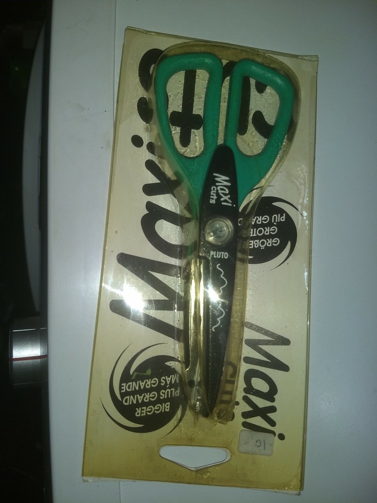 MAXI CUTS SCISSORS FOR CRAFTS ETC NEW PLUTO (B)
