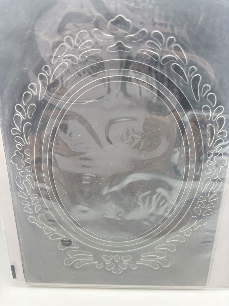 Park Lane ~ Embossing Folder ~ Oval Frame Design 5x7 New