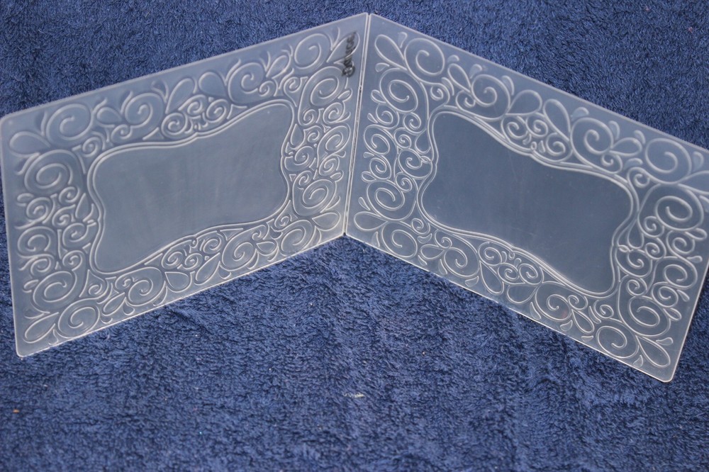 Darice Embossing Folder - Swirl Frame