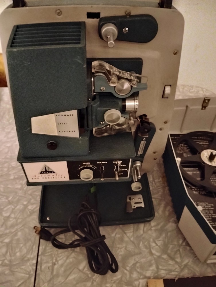 Vintage Tower Automatic Load 8mm Projector model 584.92830 Works Great