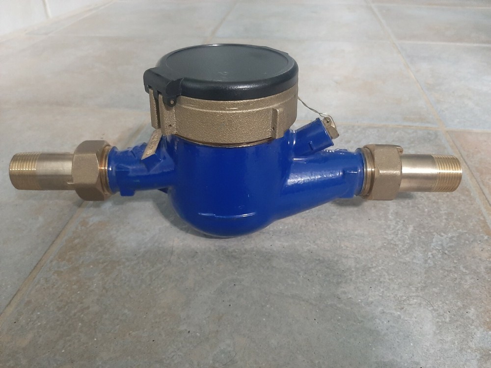 AWWA 3/4 WATER METER WITH COUPLINGS NEW
