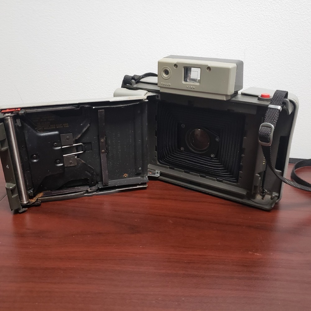Polaroid 320 Instant Film Camera W/MANUAL, COVER & COLD-CLIP #193