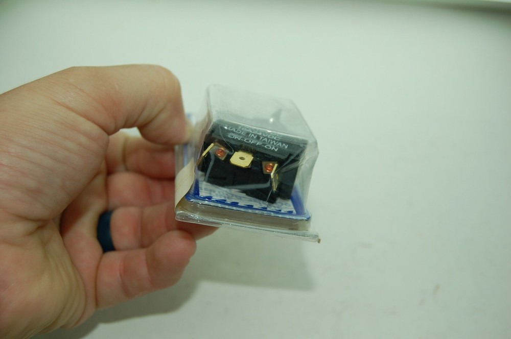 NEW Seadog Toggle Switch Single Pole-On/Off/On 420108-1