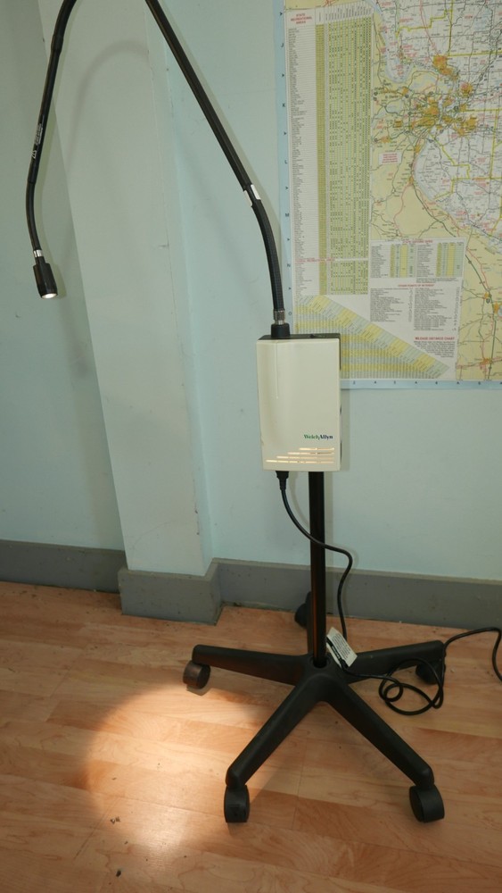 Welch Allyn 48740 Illuminator & Light Pipe & Rolling Stand in working order  #2