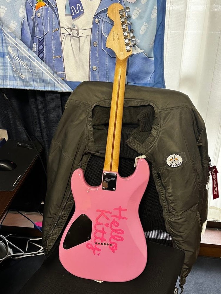 Squier Hello Kitty Electric Guitar Pink