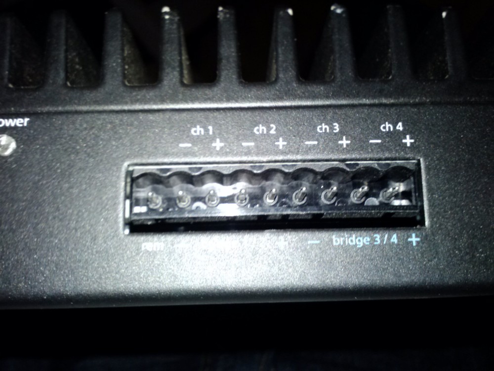4-Pin Power Plug US AMPS Equalizer Line Driver Amplifier
