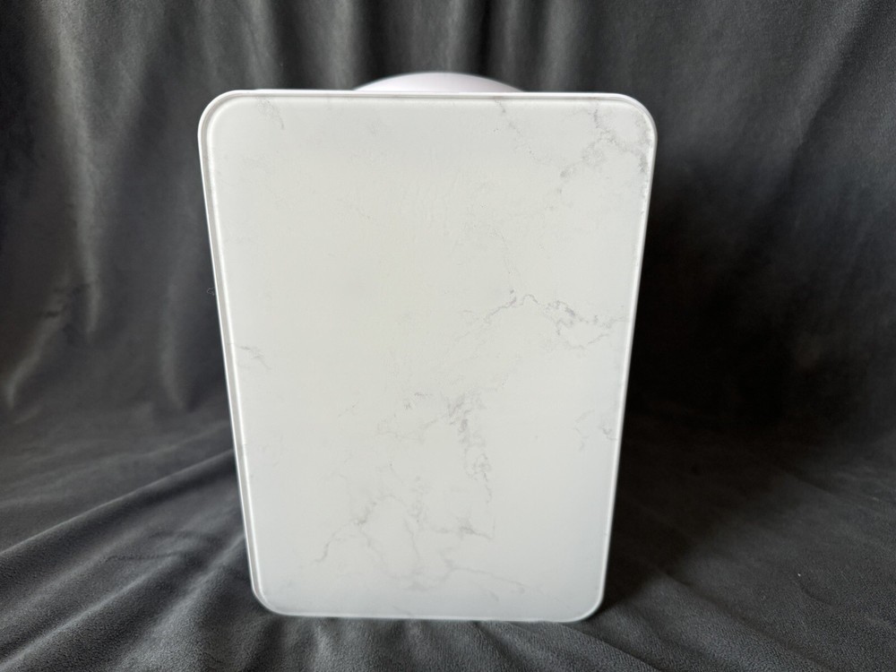 Personal Chiller Mini Fridge Small Space Cooler, White Marble
