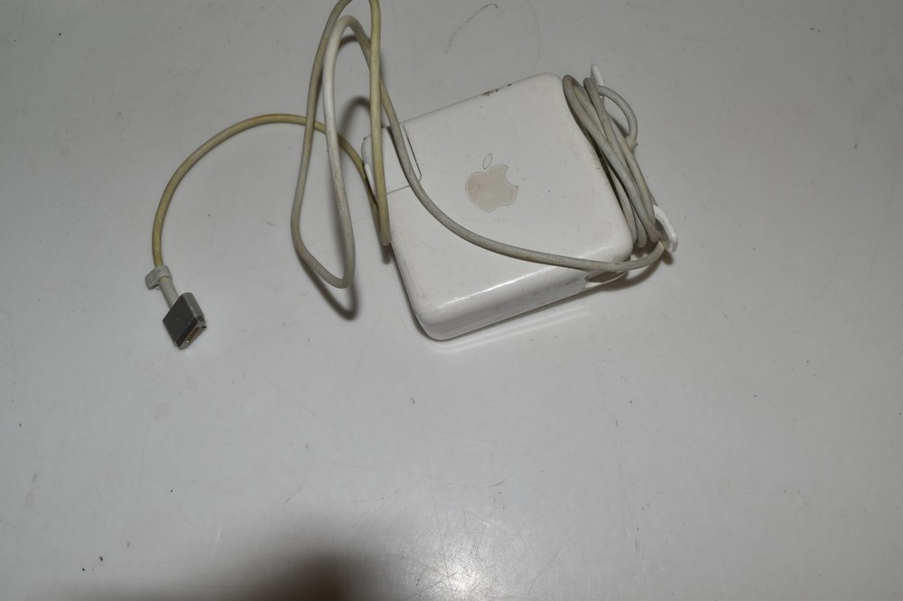 ^^ APPLE A1424 85W MAGSAFE 2 POWER ADAPTER (SBM82)