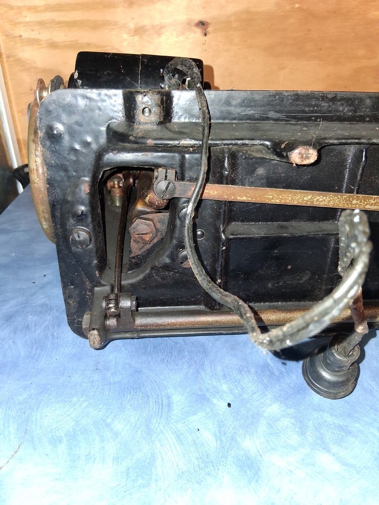Old Singer Sewing Machine With Box