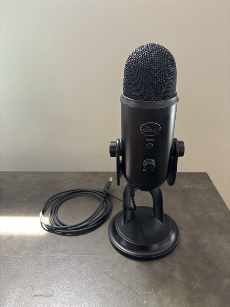 Logitech Blue Yeti Premium USB Condenser Microphone for Creators