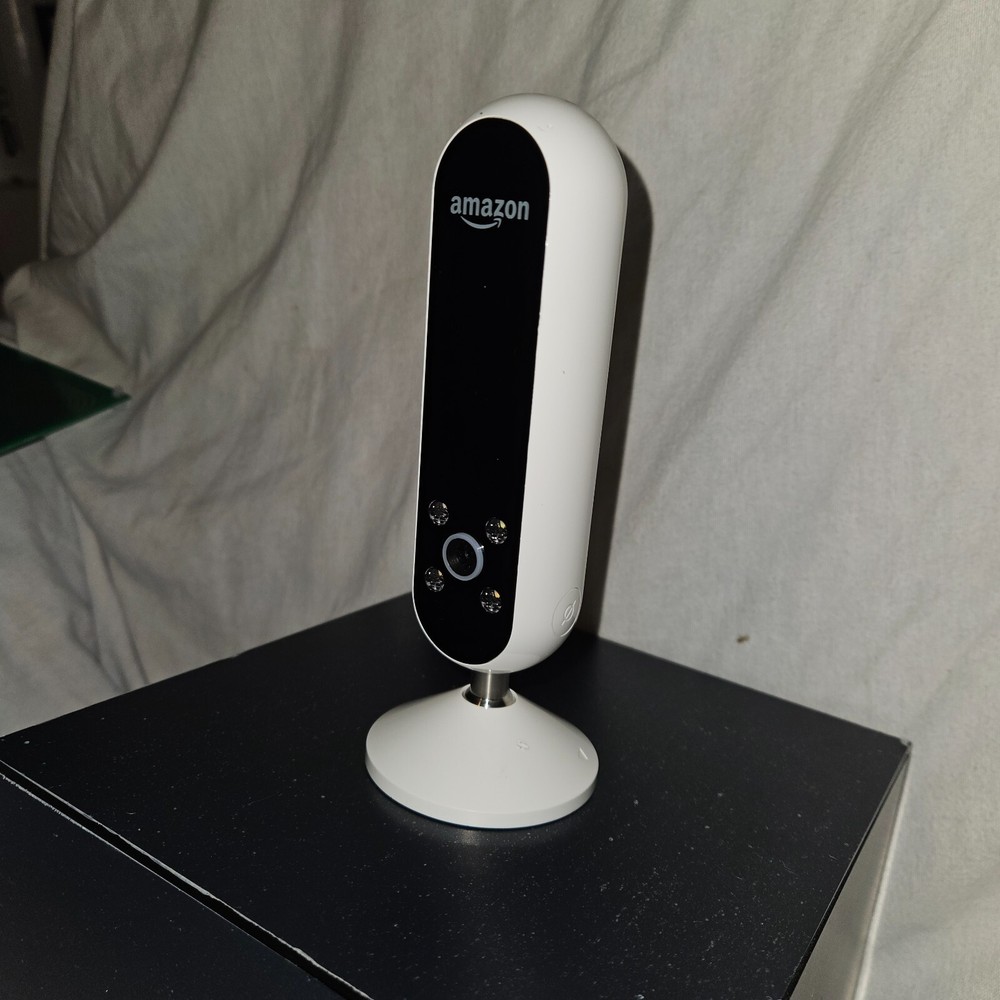 Echo Look | Hands-Free Camera and Style Assistant with Alexa