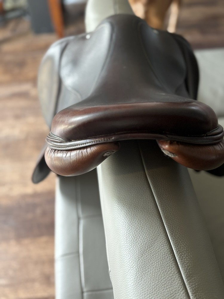 devoucoux saddle 18