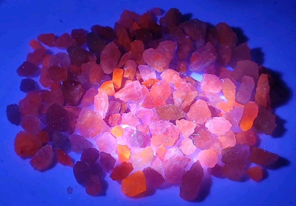 Hackmanite Fluorescent/Tenebrescent Rough Crystals.