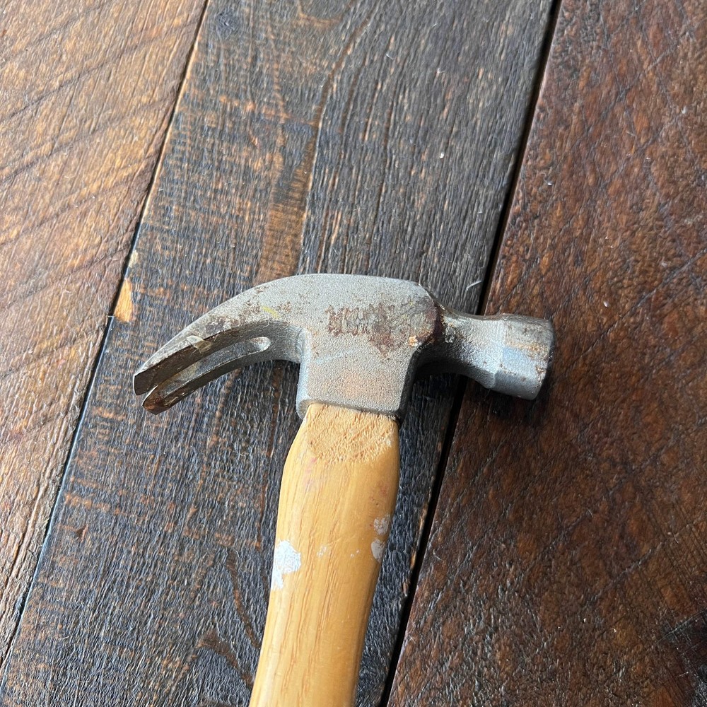 Truper Claw Hammer Wood Handle 0.72 Lb