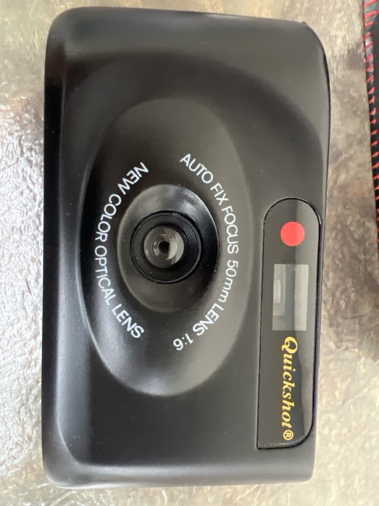 QUICK SHOT 35MM CAMERA W/ CASE (WBP007435)