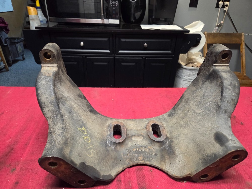 FRONT ENGINE MOUNT OEM, DETROIT DIESEL DD15 A 472 223 1204 , BRACKET, SUPPORT