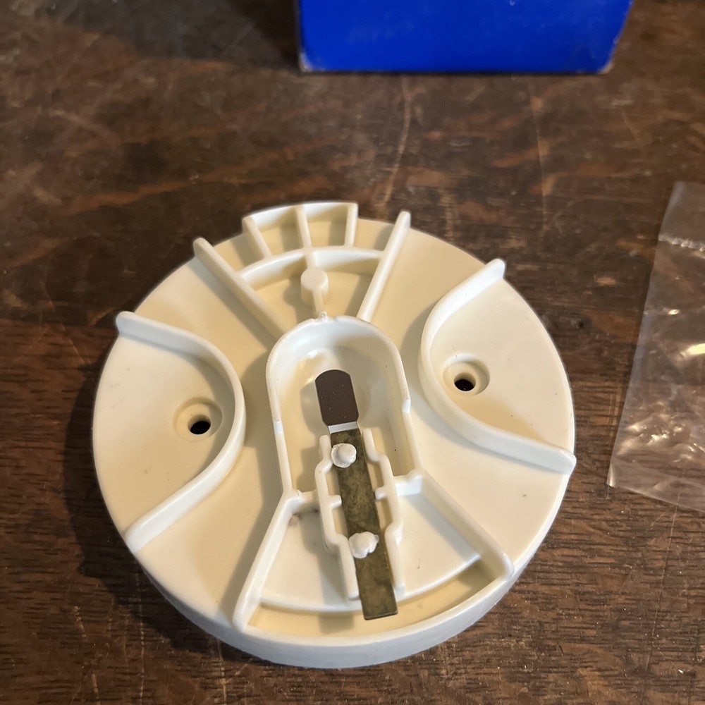 NOS Carquest/BWD Select D236P Distributor Rotor
