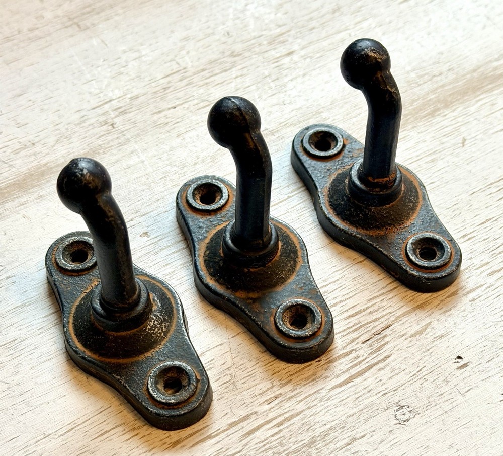 4 Antique Black Brown Cast Iron Rusted Wall-Mounted Hook with Rustic Finish