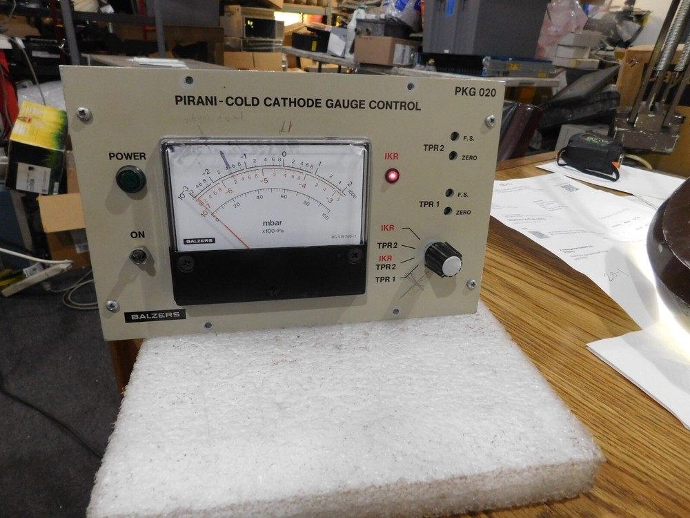 Balzers Model: PKG 020 Pirani - Cold Cathode Gauge Controller