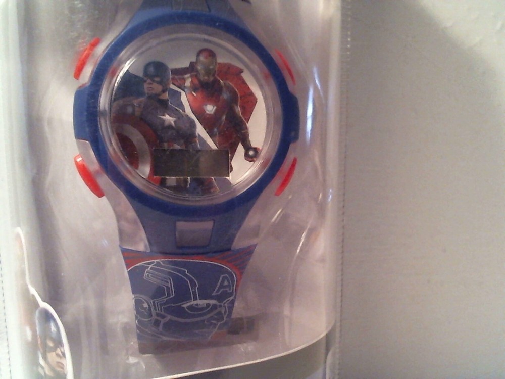 MINT SEALED MARVEL COMICS - CAPTAIN AMERICA CIVIL WAR LCD WATCH