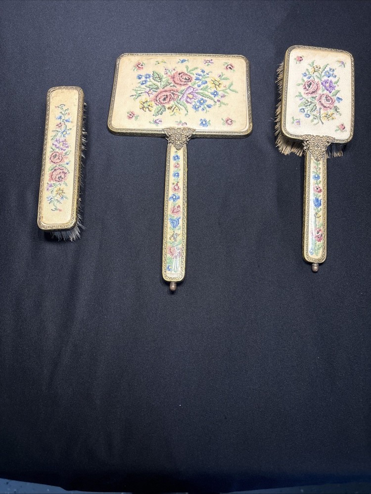 Vintage 3 Piece Vanity Set Preowned Nice And Collectable.