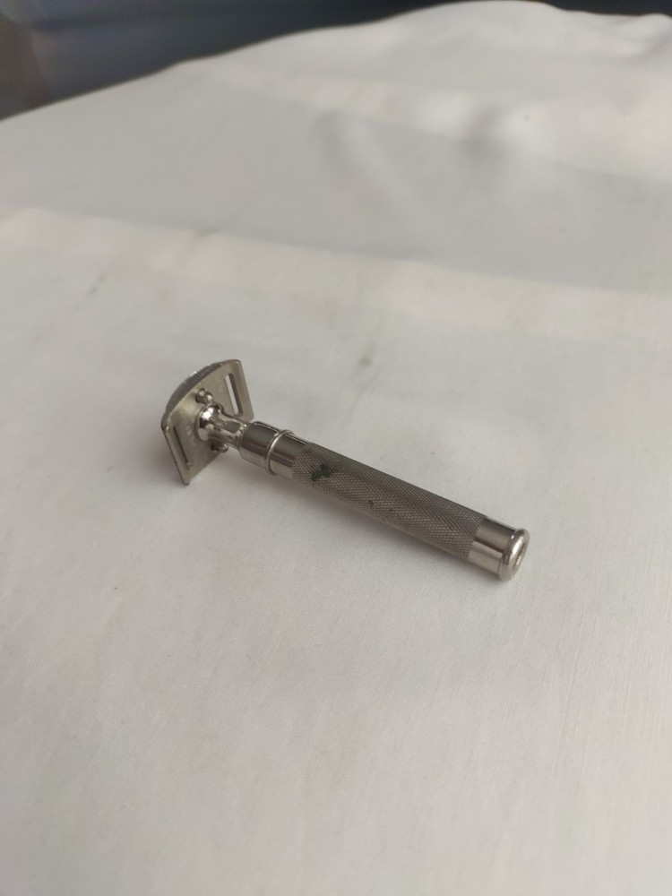 Anticor Travel DE Safety Razor Silver Tone