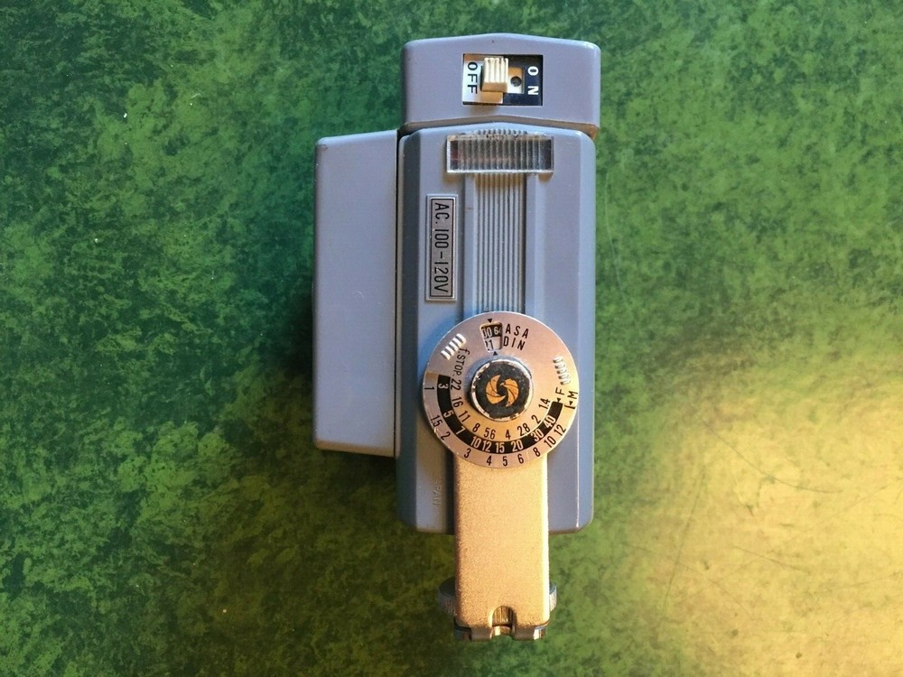 VINTAGE SAMIGON 4-80 STROBE LIGHT Flash with DC-PACK Photography -- 2932