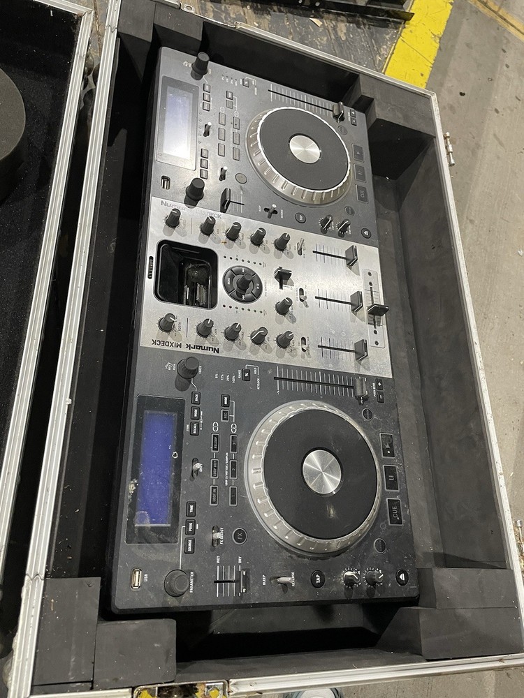 DJ Equipment / Turn tables