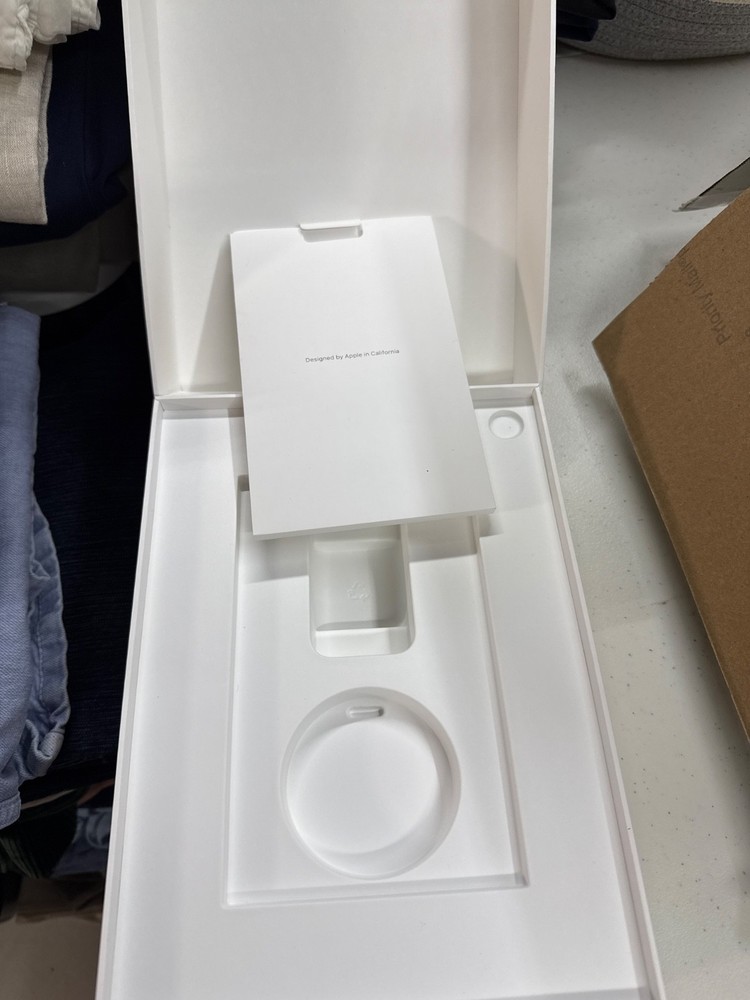 *EMPTY BOX ONLY* iPad 10th Gen Wifi 64GB Model A2696 Original Retail Packaging