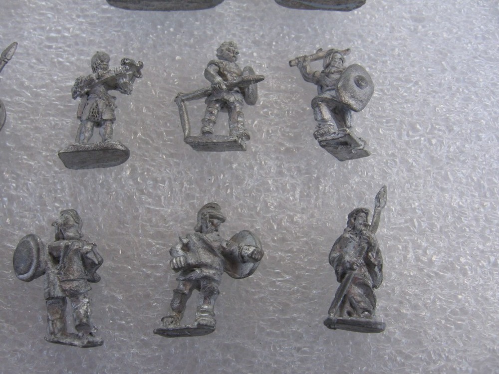 VINTAGE 15mm ANCIENT OR MEDIEVAL WARRIORS