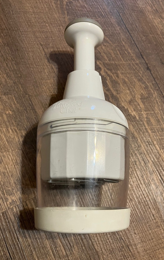 PAMPERED CHEF- MANUAL FOOD CHOPPER