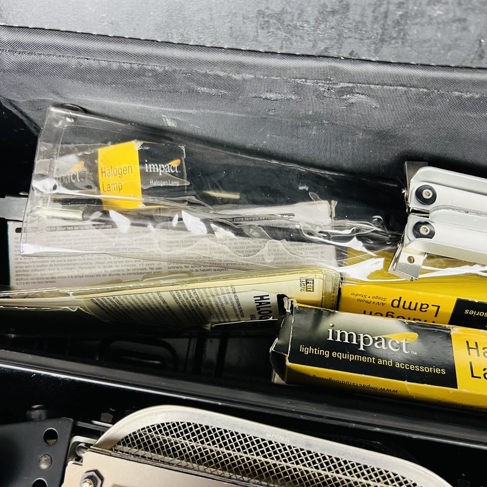 Lowel Omni & Tota Light Kit Hard Case Studio Lighting Untested