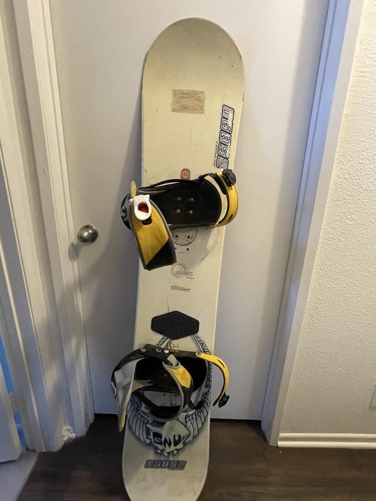 GNU Mervin MFG 161cm Snowboard - White (Plus Bindings)