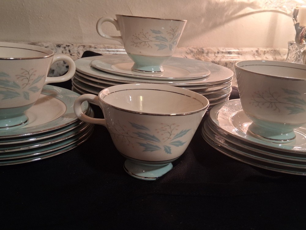Homer Laughlin Cavalier Eggshell Romance 21Pcs Set