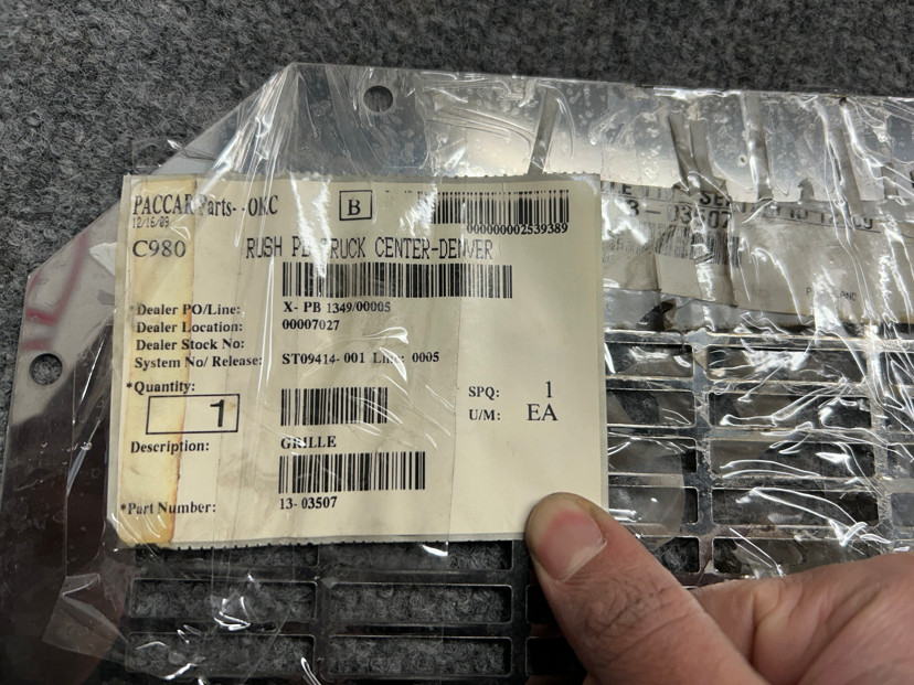 PETERBILT 13-03507 GRILLE
