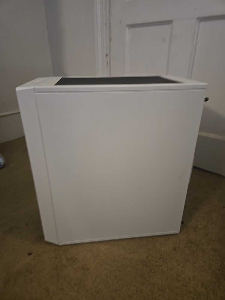 Fractal Design Meshify C White Tempered Glass Computer Case Open Box Never Used.
