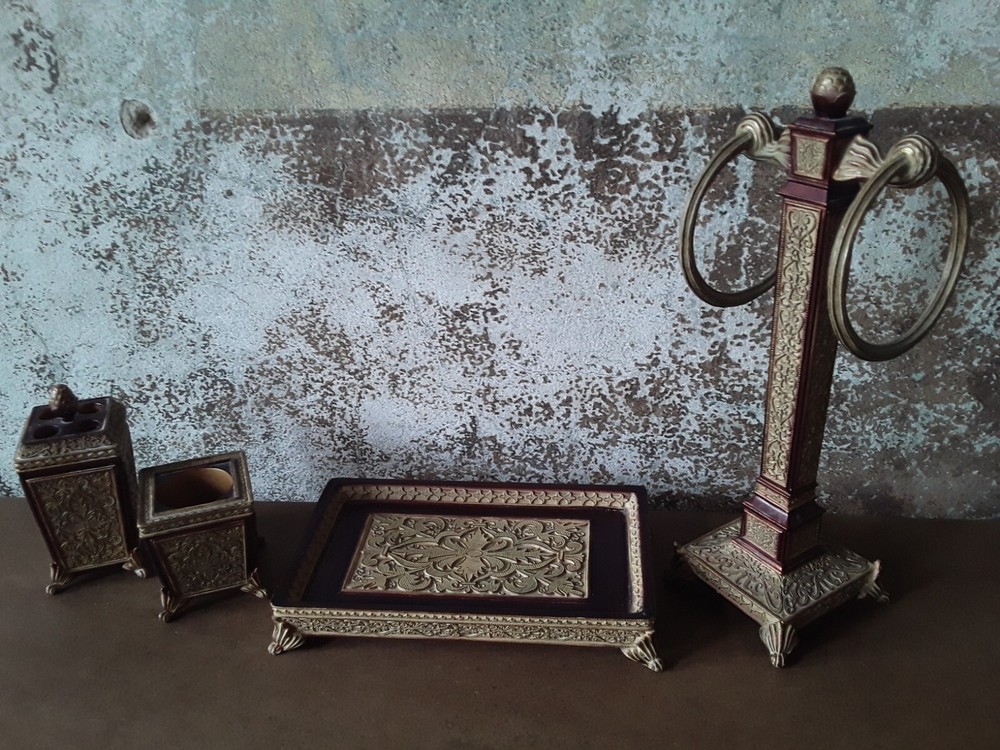 Versailles Maple Series 4pc. Bathroom Set/Ensemble - (Classic Distressed Finish)
