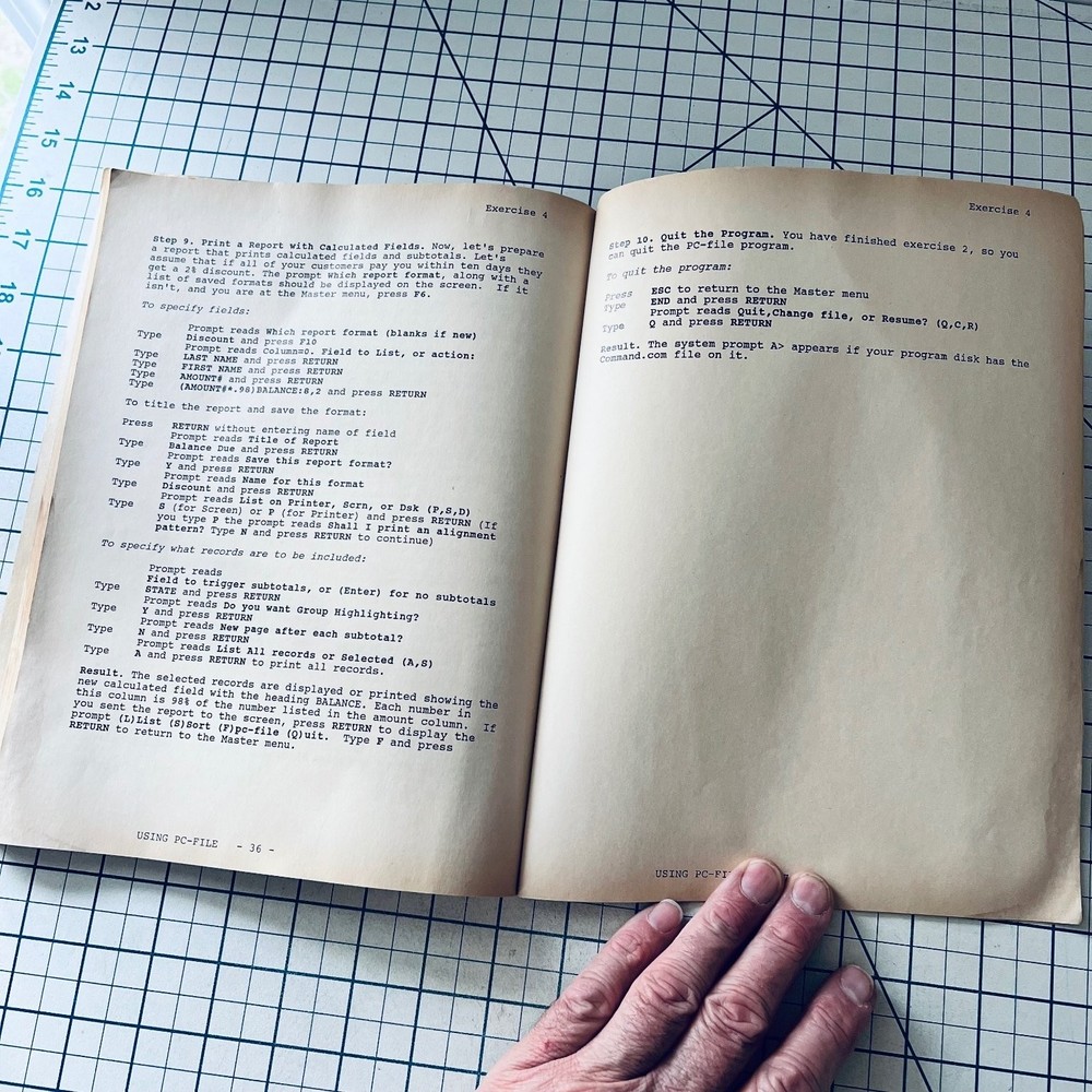 Using PC-WRITE PC-CALC and PC-FILE 1986 Dennis Curtin Vintage IBM PC Software