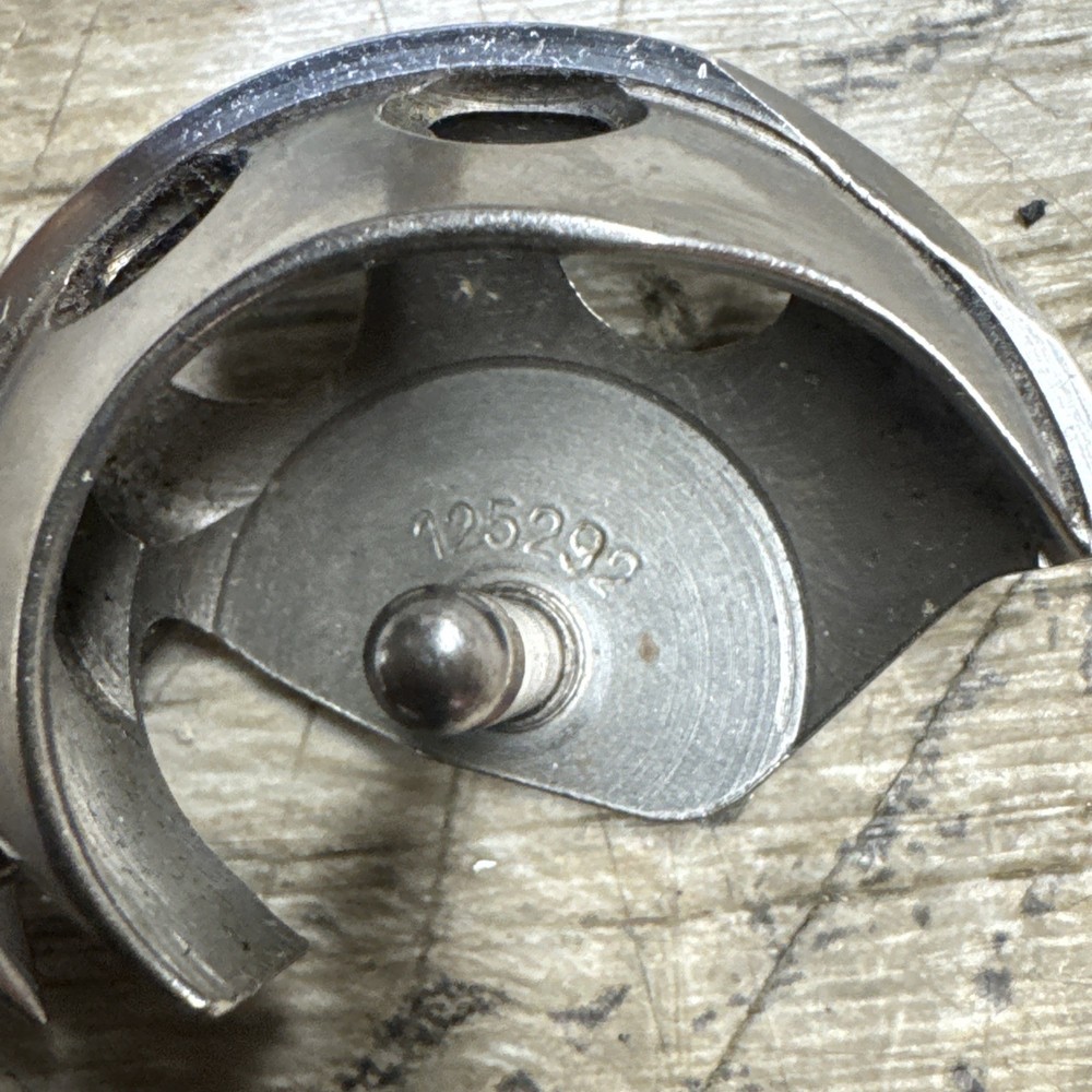 SINGER 293 B Sewing Machine BOBBIN CASE HOOK
