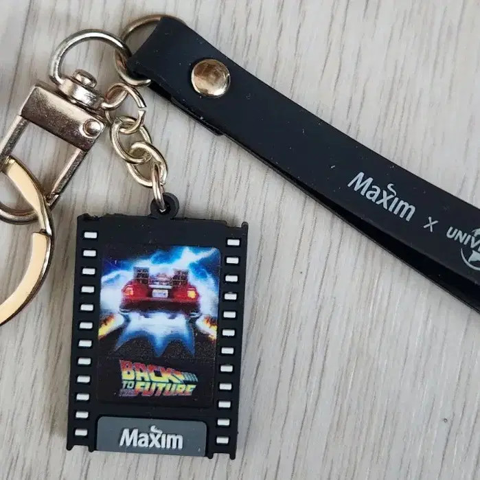 Back to the Future Keychain Official