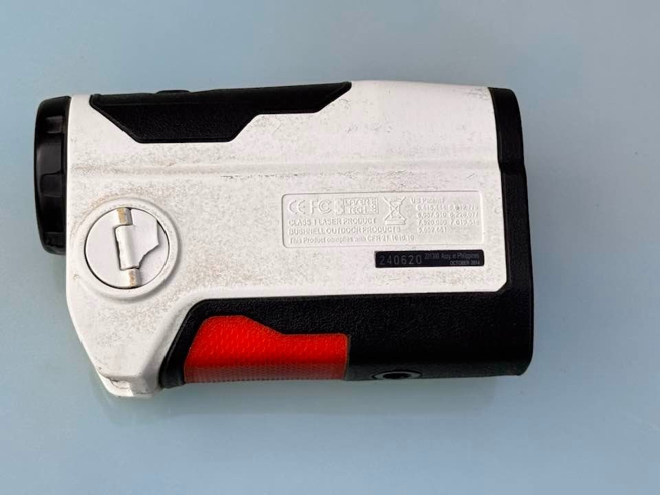 BUSHNELL TOUR V3 GOLF RANGEFINDER.