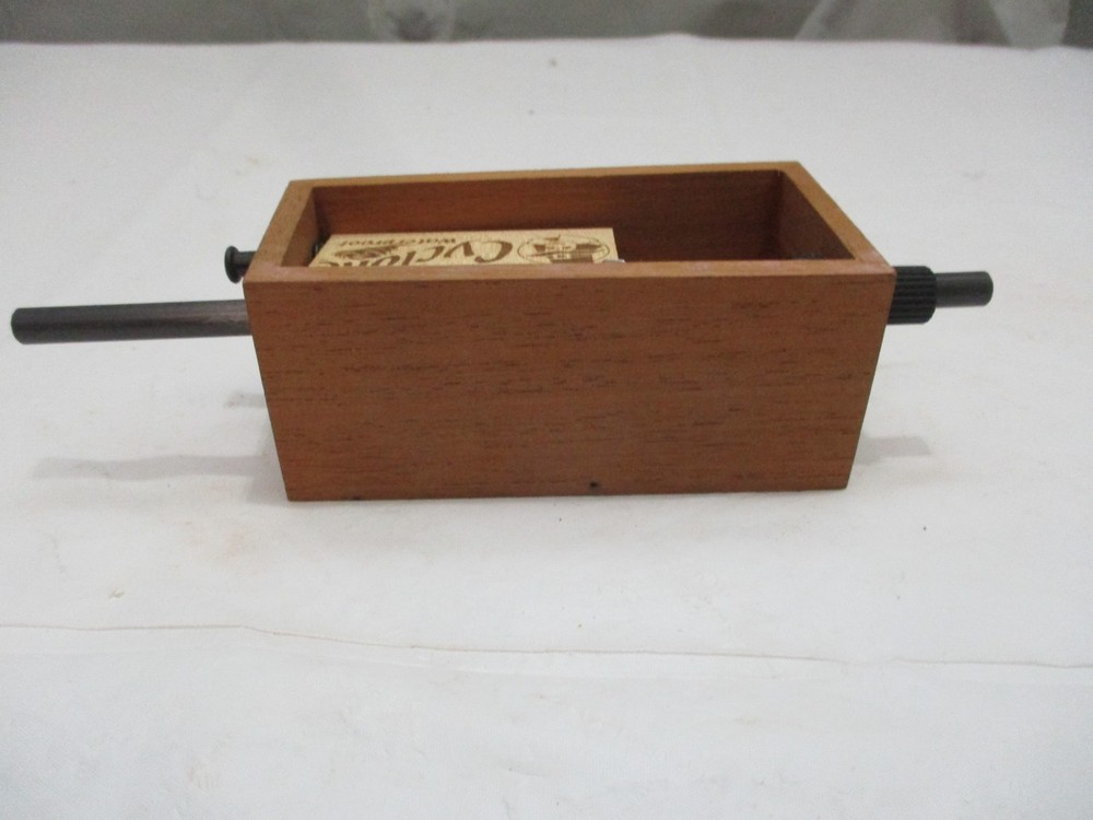 Quaker Boy Cyclone Waterproof Push Button Pin Turkey Box Call
