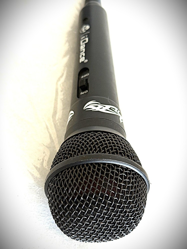 Handheld i-Dance Dynamic Microphone, clean output, 1/4" male phono cable
