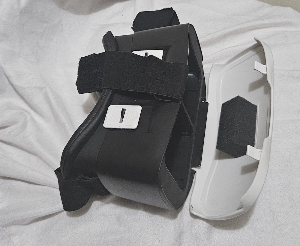 ONN White Virtual Reality VR Smartphone Headset for Apple or Android