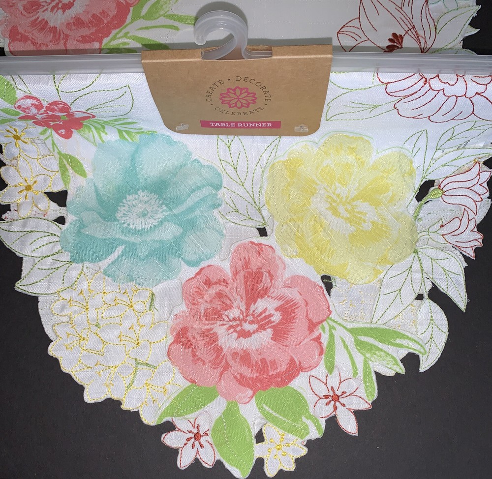14 X 72 LEIGHTON FLORAL Table Runner / Machine Washable NWT