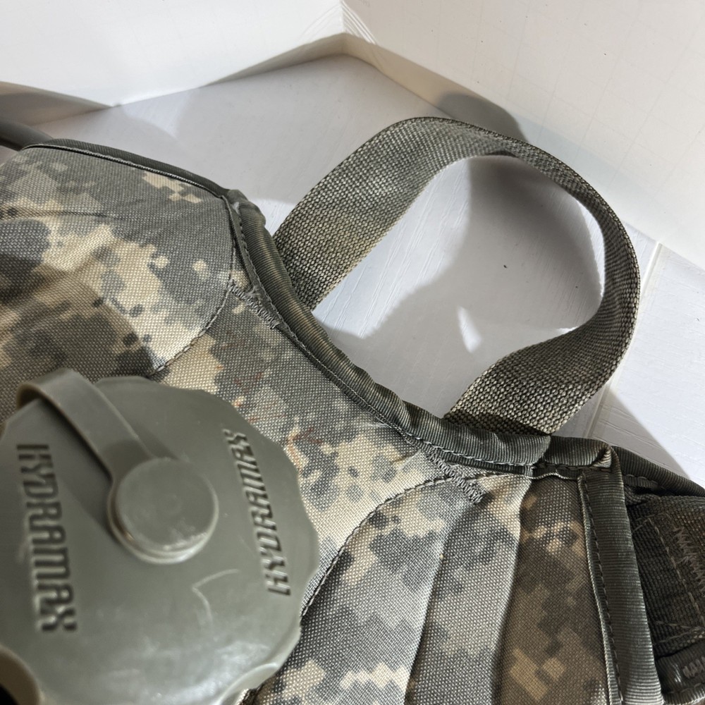 Molle II Hydration System Carrier WITH 100oz/3L Bladder ACU