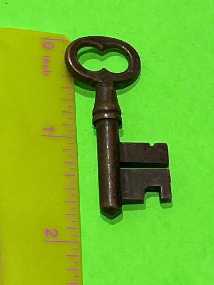 RARE 1800s handsome bronze brass double bit key 101124eB@